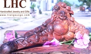 Gỗ nghệ thuật tượng Di Lặc Kim Bảo – Gỗ Sưa Đỏ (Huỳnh Đàn)