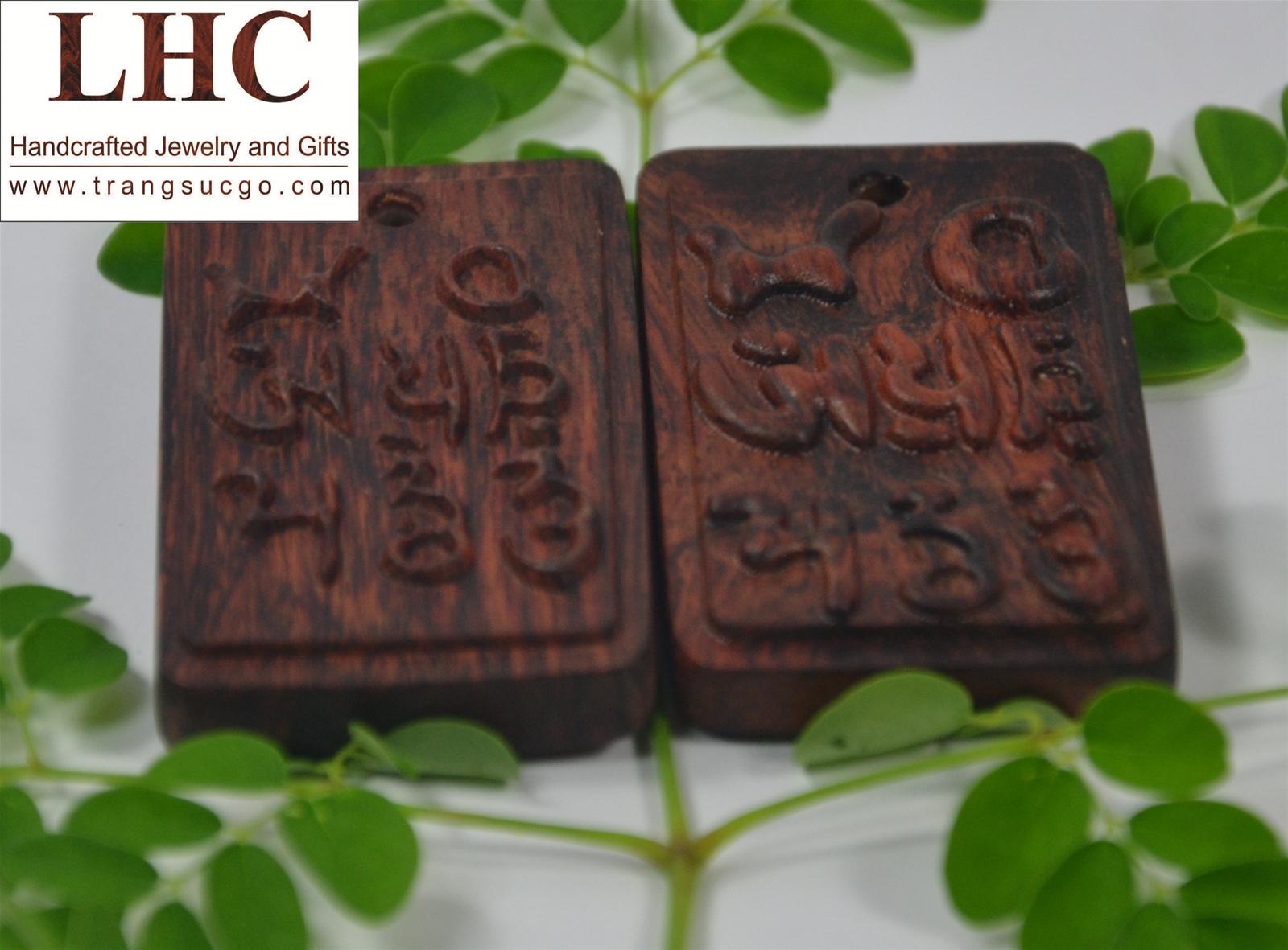 Mặt Dây Chuyền Ohm Mani Padme Hum Gỗ Sưa Đỏ - Fine Art Of Rare Wood Pedants Ohm Mani Padme Hum - MSD.03